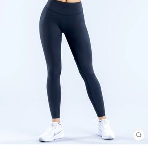 Origin Leggings in Midnight Black